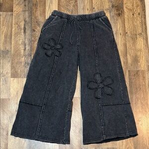 SHEIN Black Wide-Leg Pants with Floral Embroidery